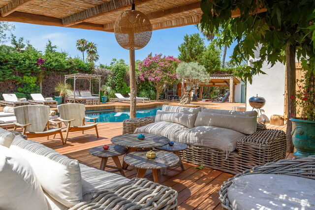 Villa Cicadis, gazebo by the pool