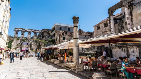 Centre of Split