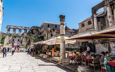 Centre of Split
