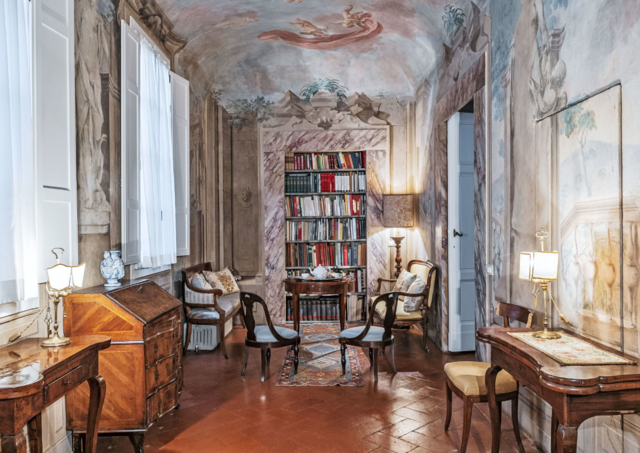 Dimora Del Palazzo Aldobrandini Del Papa, library