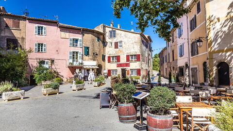 Tourtour, main square