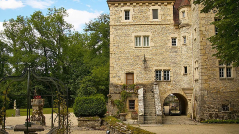 Le Vieux Château, exterior