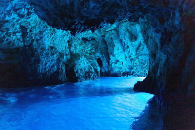 Blue Cave, Bisevo