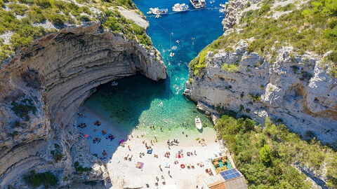 Stiniva Beach