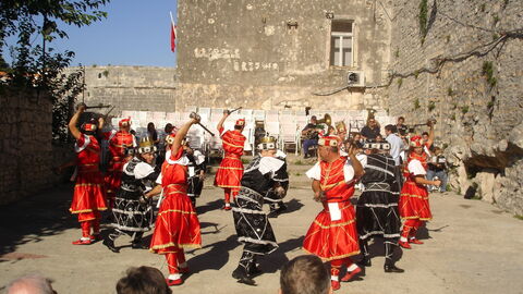 Moreška dancers