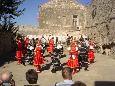 Moreška dancers