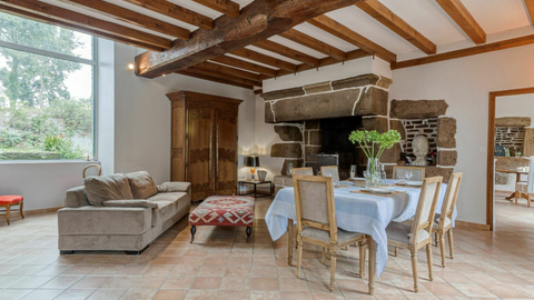 La Tronçonnais, interior
