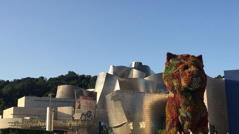 Koons' Puppy in front of the Bilbao