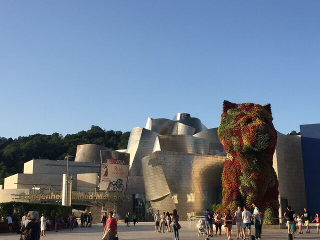 Koons' Puppy in front of the Bilbao