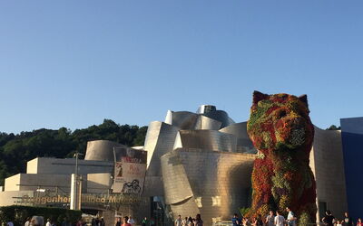 Koons' Puppy in front of the Bilbao