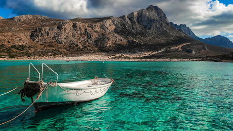 A boat in the water in Crete