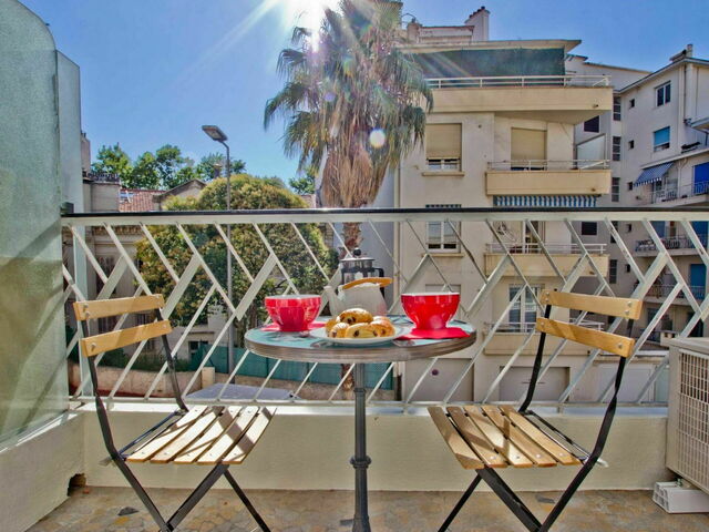 Le Puget, Balcony