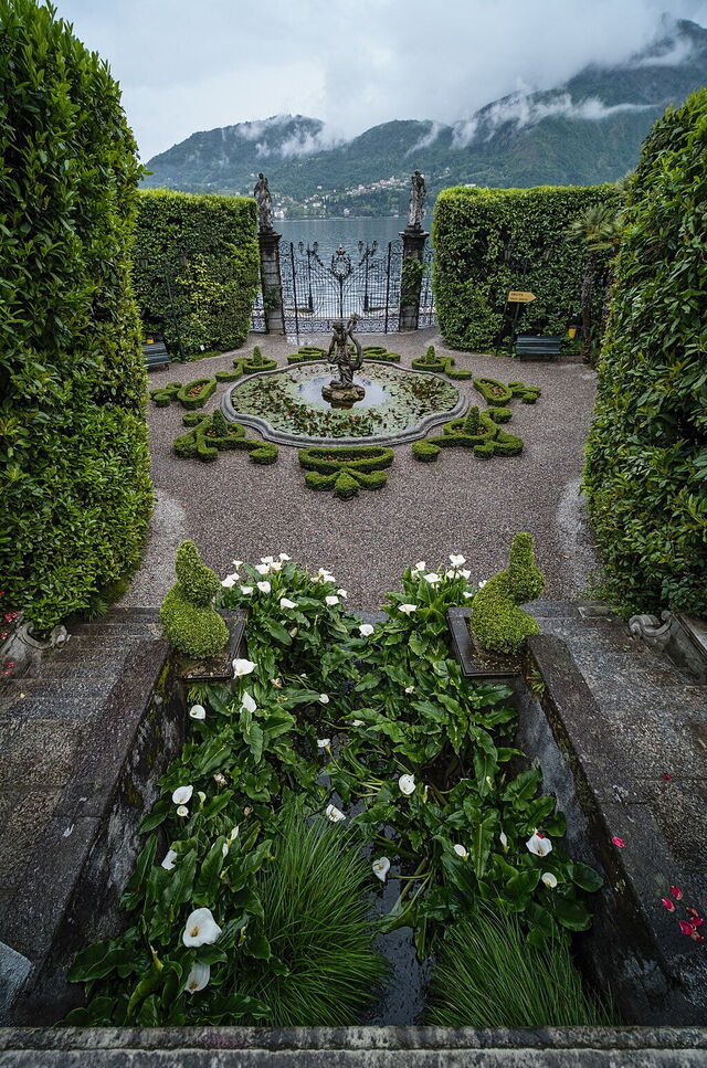 Villa Carlotta, view by the fountain