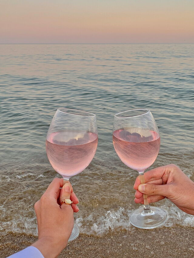 Rosé at the beach