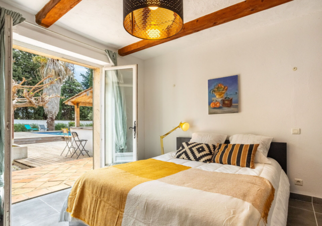 Les Pivoines, bedroom