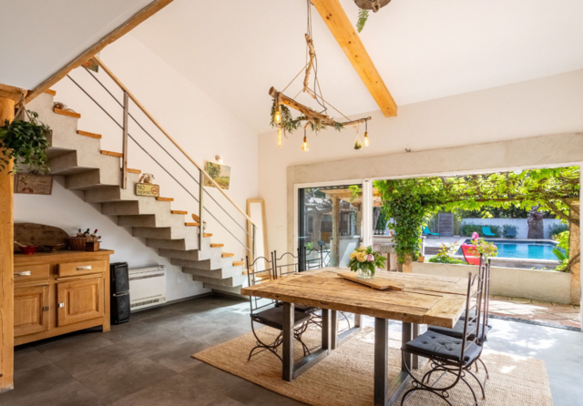 Les Pivoines, interior