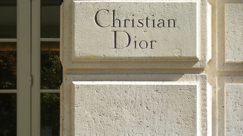 Name of the brand outside the Dior store