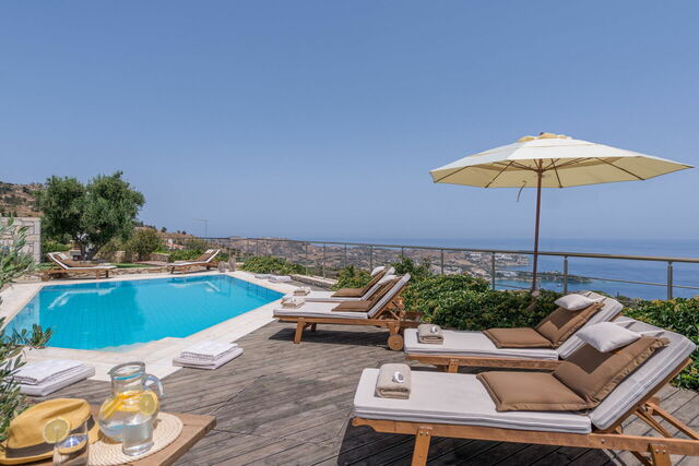 Villa Ethniki, pool