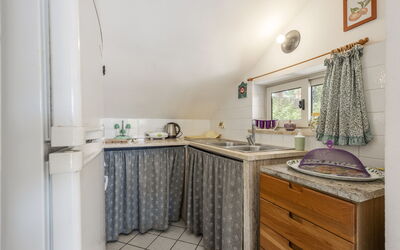 Accommodation:&nbsp;Cicladi Milos 100.2