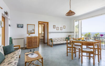 Accommodation:&nbsp;Cicladi Kea 100.3