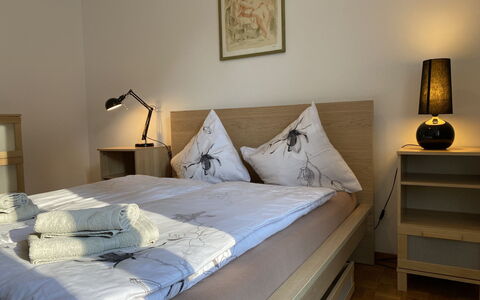 App. Paradiso: Furniture, Property, Comfort, Wood, Lamp, Bed Frame, Textile, Interior Design, Pillow, Picture Frame