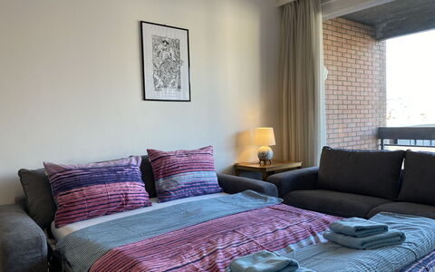 App. Paradiso: Furniture, Property, Comfort, Azure, Wood, Picture Frame, Pillow, Interior Design, Textile, Lighting