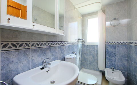 Gemelos: Mirror, Tap, Plumbing Fixture, Bathroom Sink, Sink, Property, Purple, Bathroom, Interior Design, Building