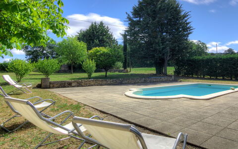 Gite Curel: Cloud, Sky, Plant, Water, Shade, Tree, Swimming Pool, Outdoor Furniture, Grass, Leisure