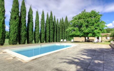 Gite Curel: Cloud, Water, Sky, Plant, Tree, Azure, Swimming Pool, Land Lot, Grass, Shade