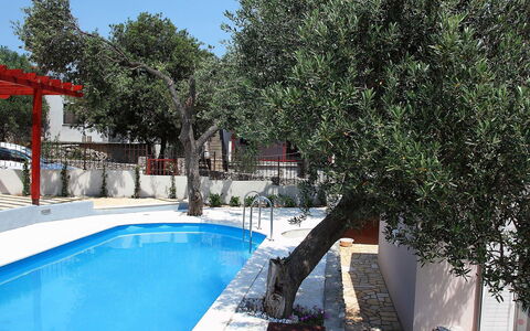 Vinka: Water, Swimming Pool, Shade, Building, Tree, Plant, Leisure, Urban Design, Real Estate, Composite Material