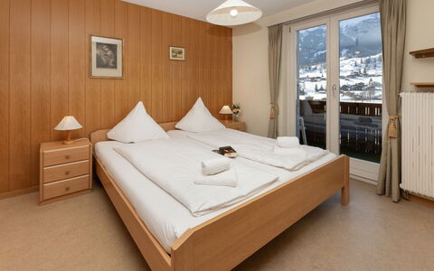 Chalet Beausite: Wood, Furniture, Interior Design, Bedroom, Bed, Ceiling, Bed Sheet, Room, Bed Frame, Bedding