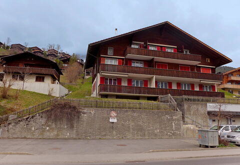 Chalet Beausite: Sky, Building, Property, Window, Plant, House, Land Lot, Urban Design, Car, Asphalt