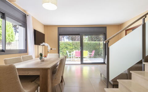 Cambrils 600: Property, Room, Interior Design, Building, Furniture, House, Ceiling, Floor, Real Estate, Architecture