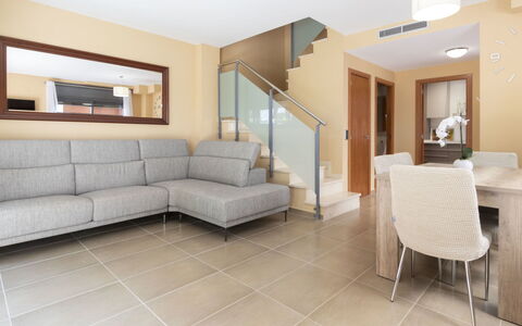 Cambrils 600: Property, Room, Furniture, Interior Design, Building, Floor, Living Room, Tile, Suite, Real Estate