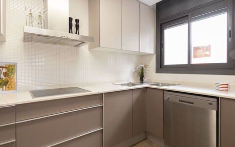 Cambrils 600: Cabinetry, Countertop, Kitchen Sink, Property, Window, Sink, Kitchen, Tap, Wood, Interior Design