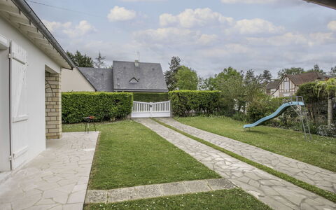 Villa Hélios: Plant, Sky, Cloud, Daytime, Property, Tree, Road Surface, Shade, Door, Grass