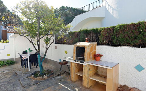 Solimar Cambrils: Plant, Sky, Property, Architecture, Land Lot, Building, Biome, Tree, Leisure, Real Estate