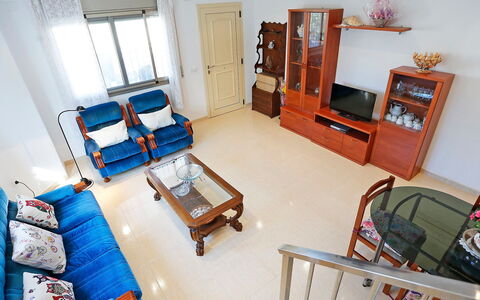 Solimar Cambrils: Picture Frame, Couch, Building, Flooring, Floor, Interior Design, Wood, House, Living Room, Hardwood