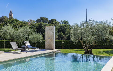 Luna Nera: Water, Sky, Plant, Azure, Swimming Pool, Natural Landscape, Tree, Grass, Leisure, Landscape