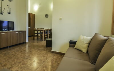 Accommodation:&nbsp;Bonex 137.9