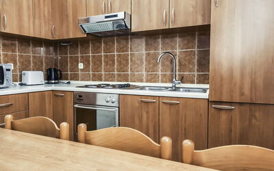 Accommodation:&nbsp;Bonex 137.9