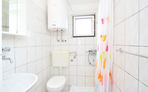 Johanna: Plumbing Fixture, Sink, Property, Bathroom Sink, Building, Toilet, Toilet Seat, Purple, Tap, Bathroom