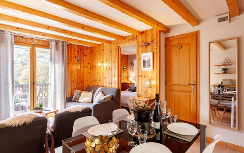 Les Huskies: Table, Furniture, Property, Chair, Picture Frame, Orange, Lighting, Interior Design, Floor, Wood