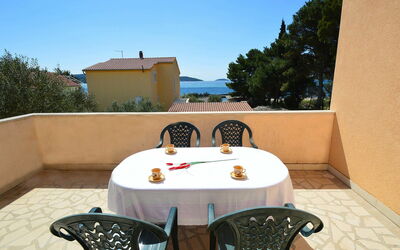 Vodice Jadrija 531: Property, Real Estate, Building, House, Room, Villa, Resort, Vacation, Patio, Table