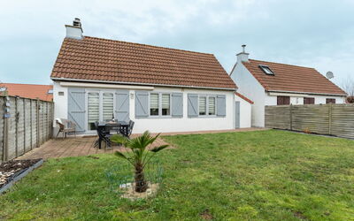 Strandhuis with Parking
