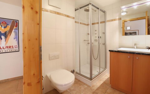 Les Cîmes 8: Property, Plumbing Fixture, Cabinetry, Bathroom, Mirror, Bathroom Cabinet, Building, Sink, Plumbing