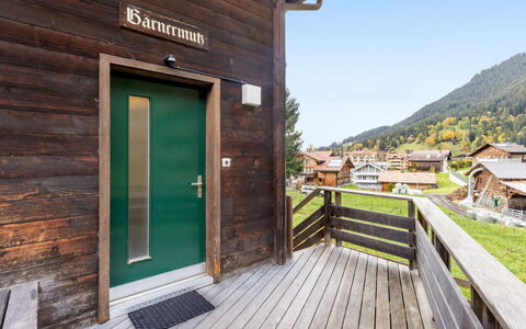 Bärnermutz: Wood, Hardwood, Door, Plank, Siding, Cottage, Wood Stain, Log Cabin, Wood Flooring, Porch