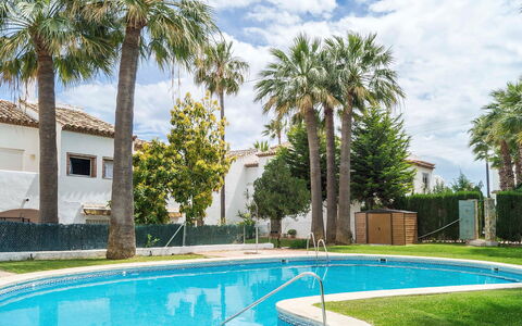 Villas de Madrid: Water, Cloud, Sky, Plant, Green, Swimming Pool, Azure, Tree, Blue, Shade