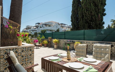 Villas de Madrid: Sky, Plant, Table, Property, Outdoor Furniture, Flowerpot, Outdoor Table, Flower, Tree, Shade