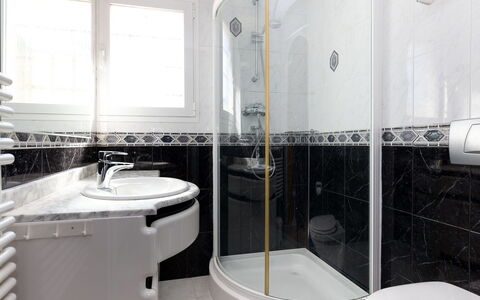 Villa Flores: Tap, Plumbing Fixture, Bathroom Sink, Sink, Mirror, Bathroom, Building, Shower, Window, Floor